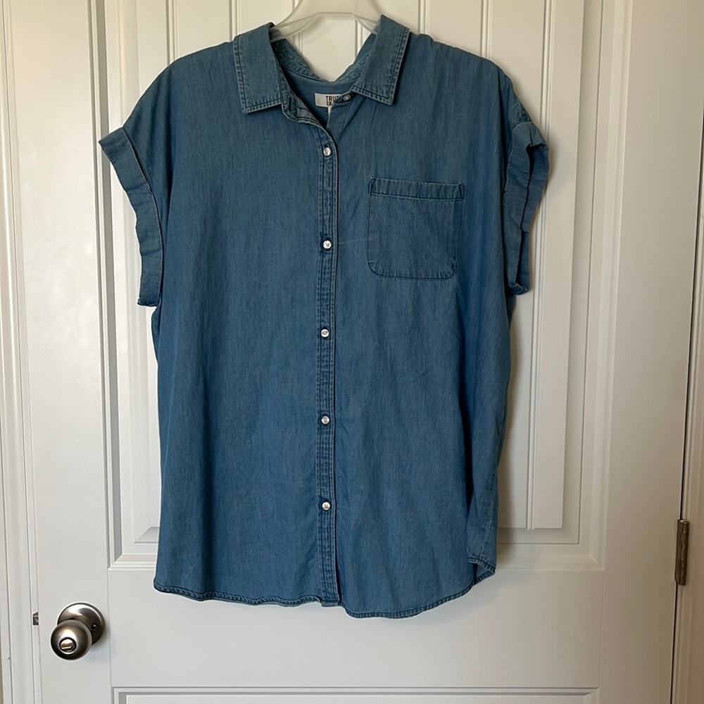 Short sleeve jean button up